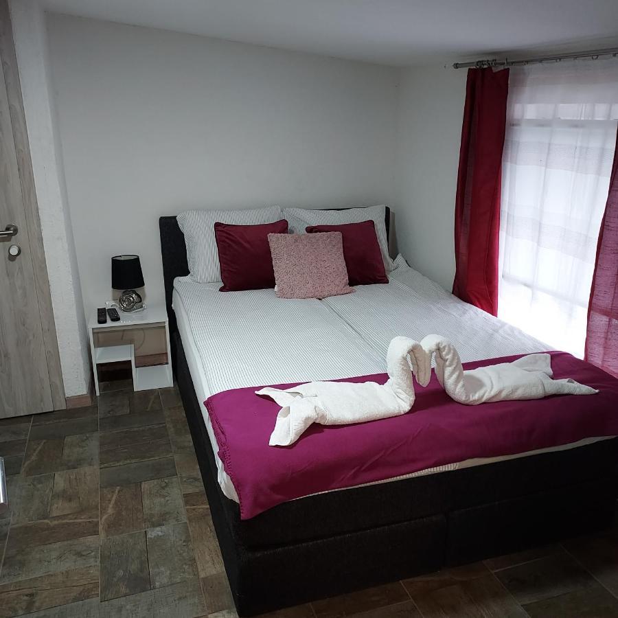 Panda Rooms Maribor Buitenkant foto