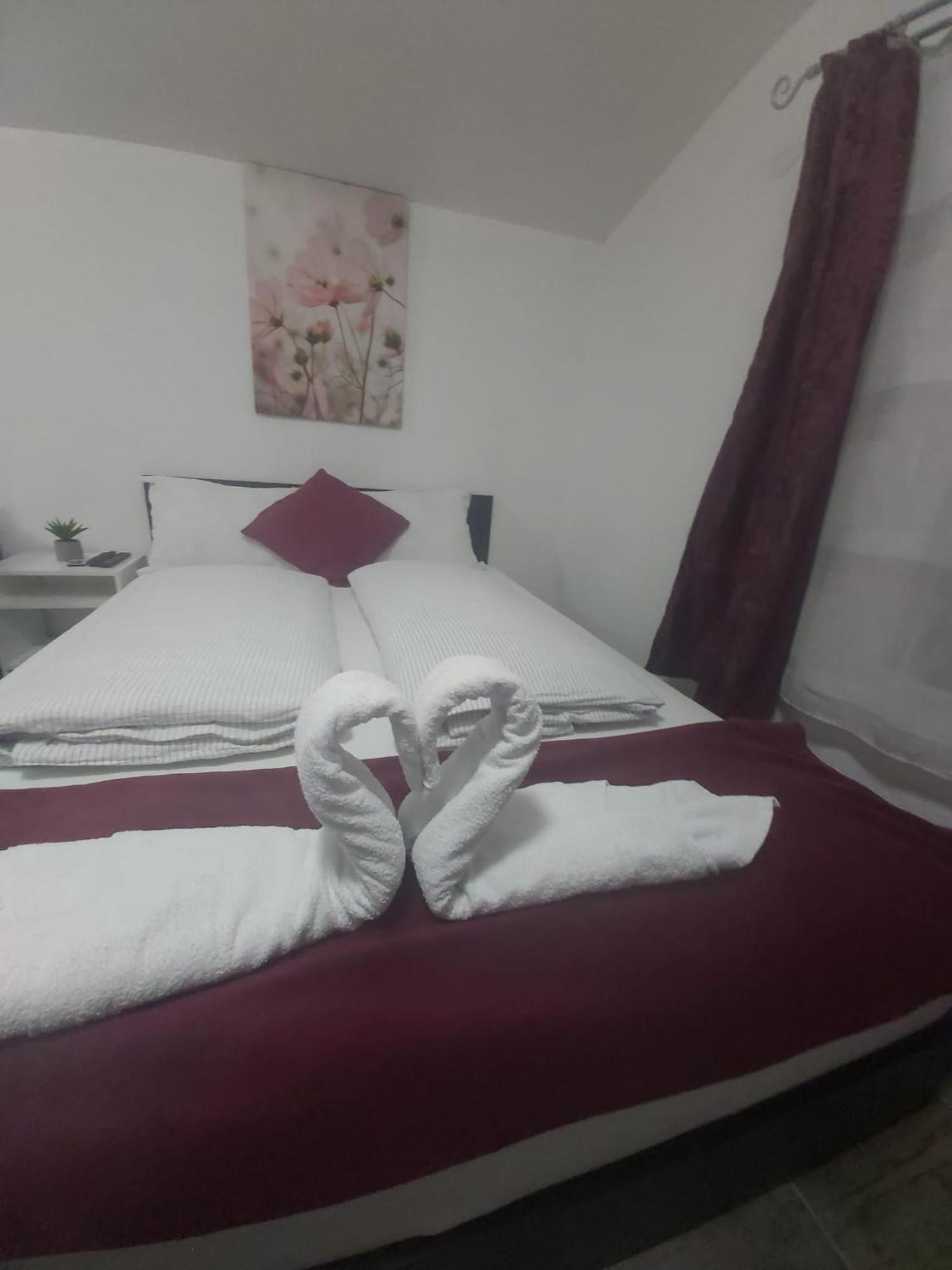 Panda Rooms Maribor Buitenkant foto