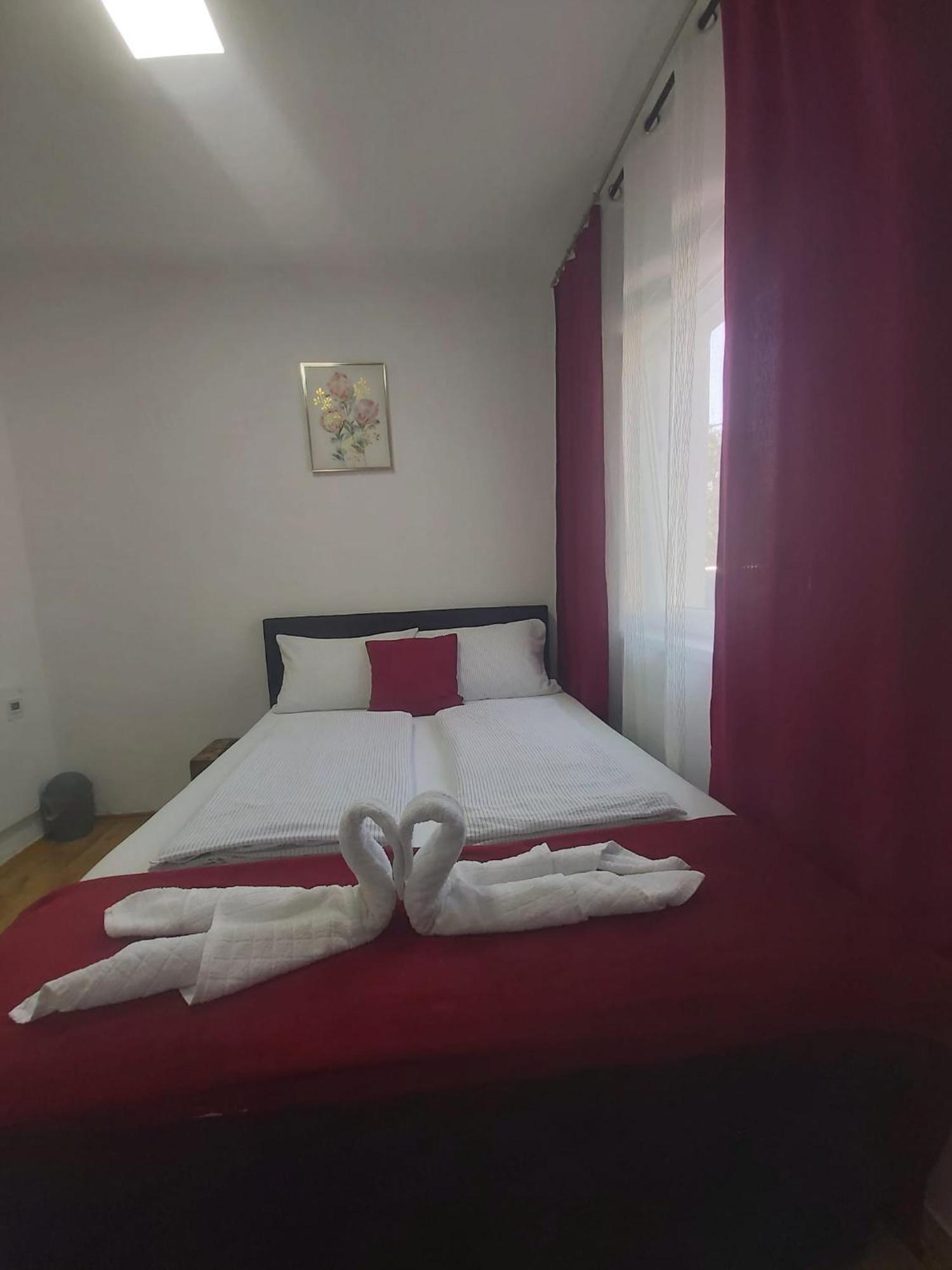 Panda Rooms Maribor Buitenkant foto
