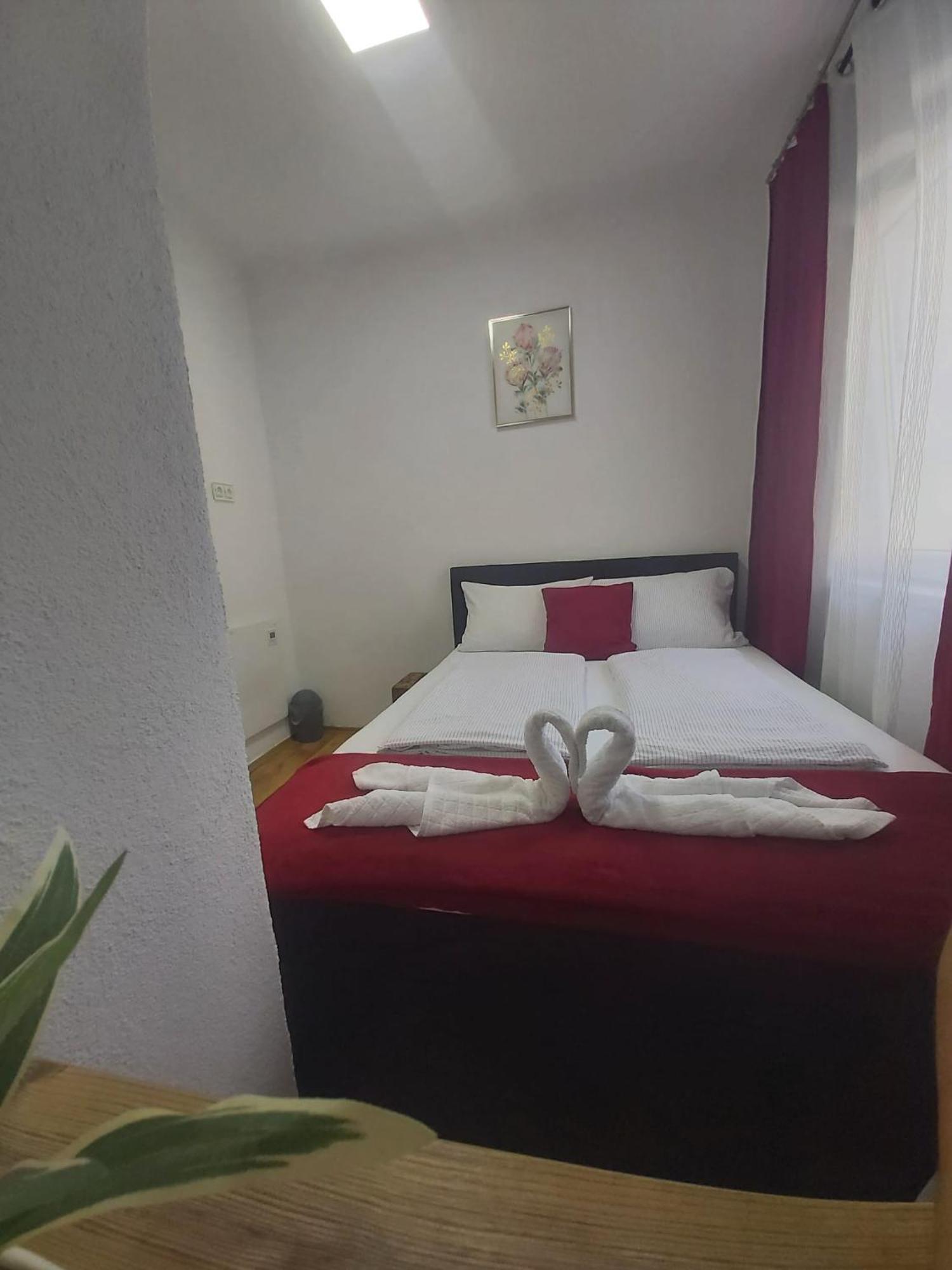 Panda Rooms Maribor Buitenkant foto