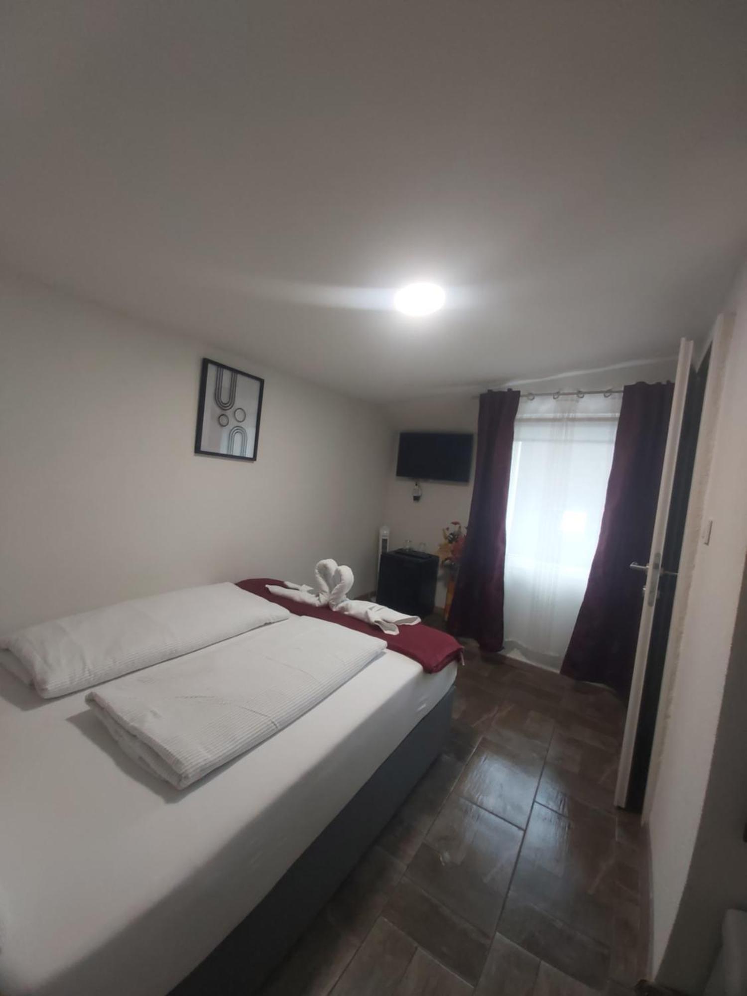 Panda Rooms Maribor Buitenkant foto