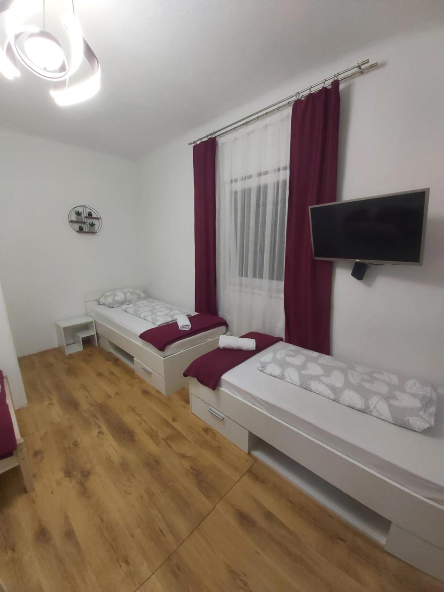 Panda Rooms Maribor Buitenkant foto