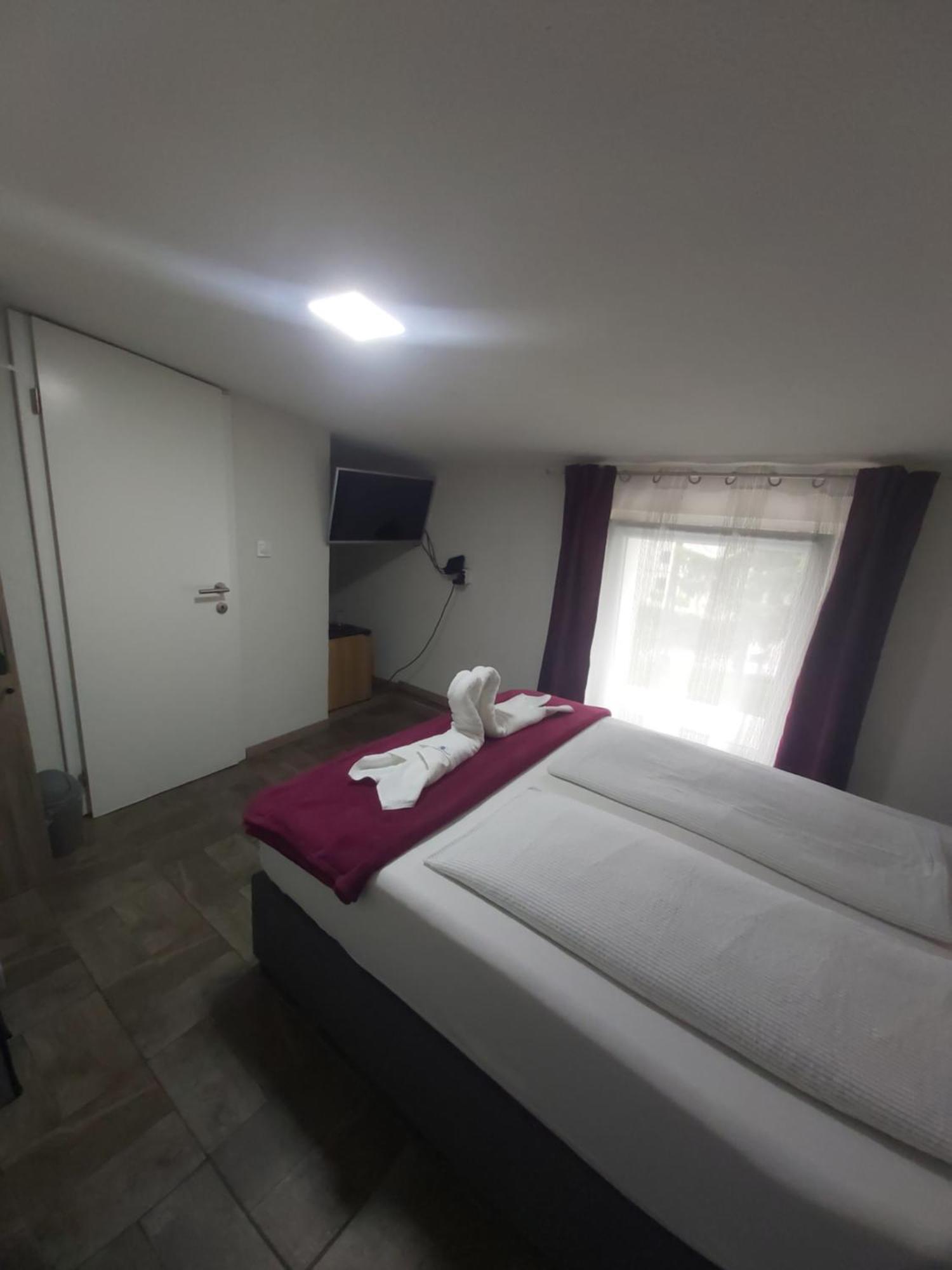 Panda Rooms Maribor Buitenkant foto