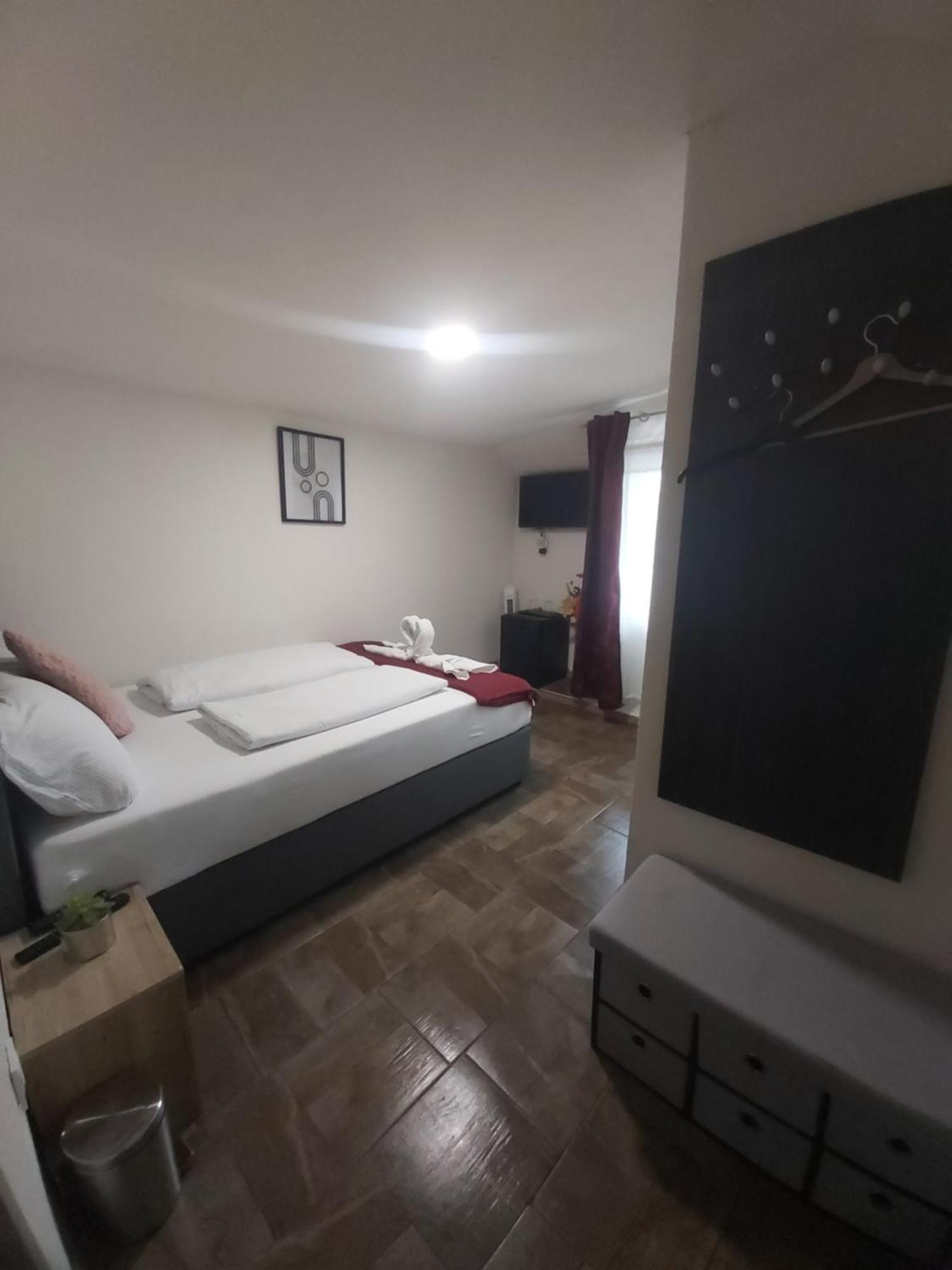 Panda Rooms Maribor Buitenkant foto