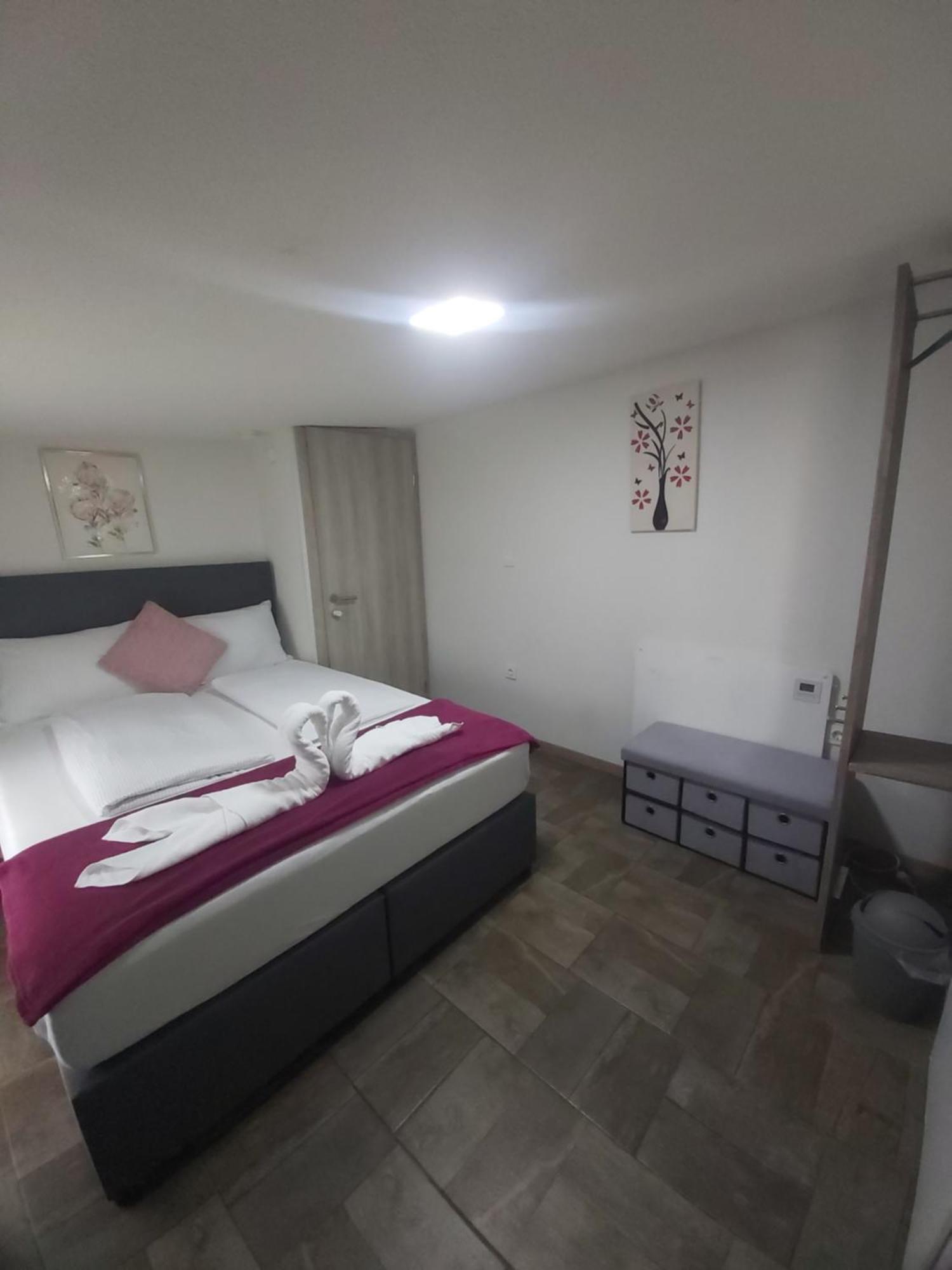 Panda Rooms Maribor Buitenkant foto