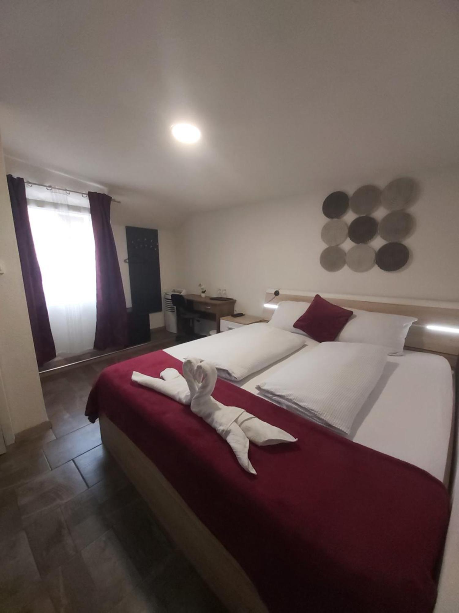 Panda Rooms Maribor Buitenkant foto