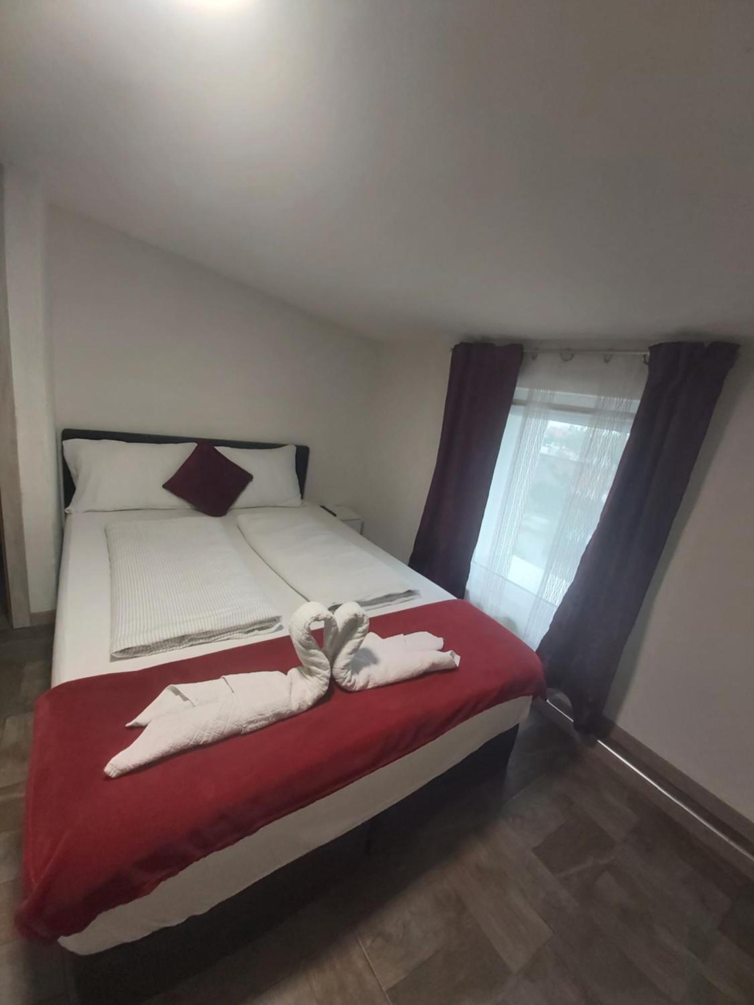 Panda Rooms Maribor Buitenkant foto
