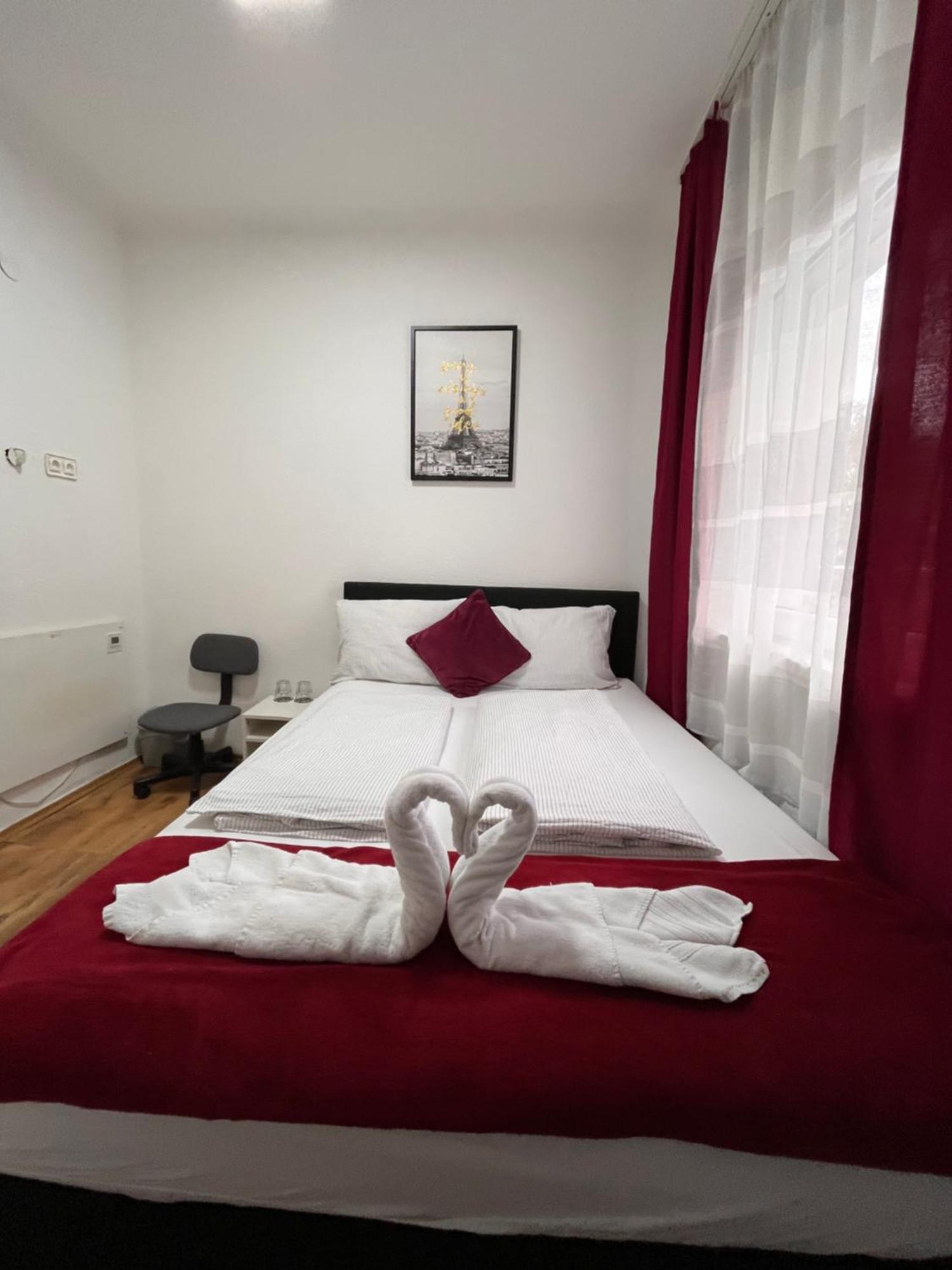 Panda Rooms Maribor Buitenkant foto