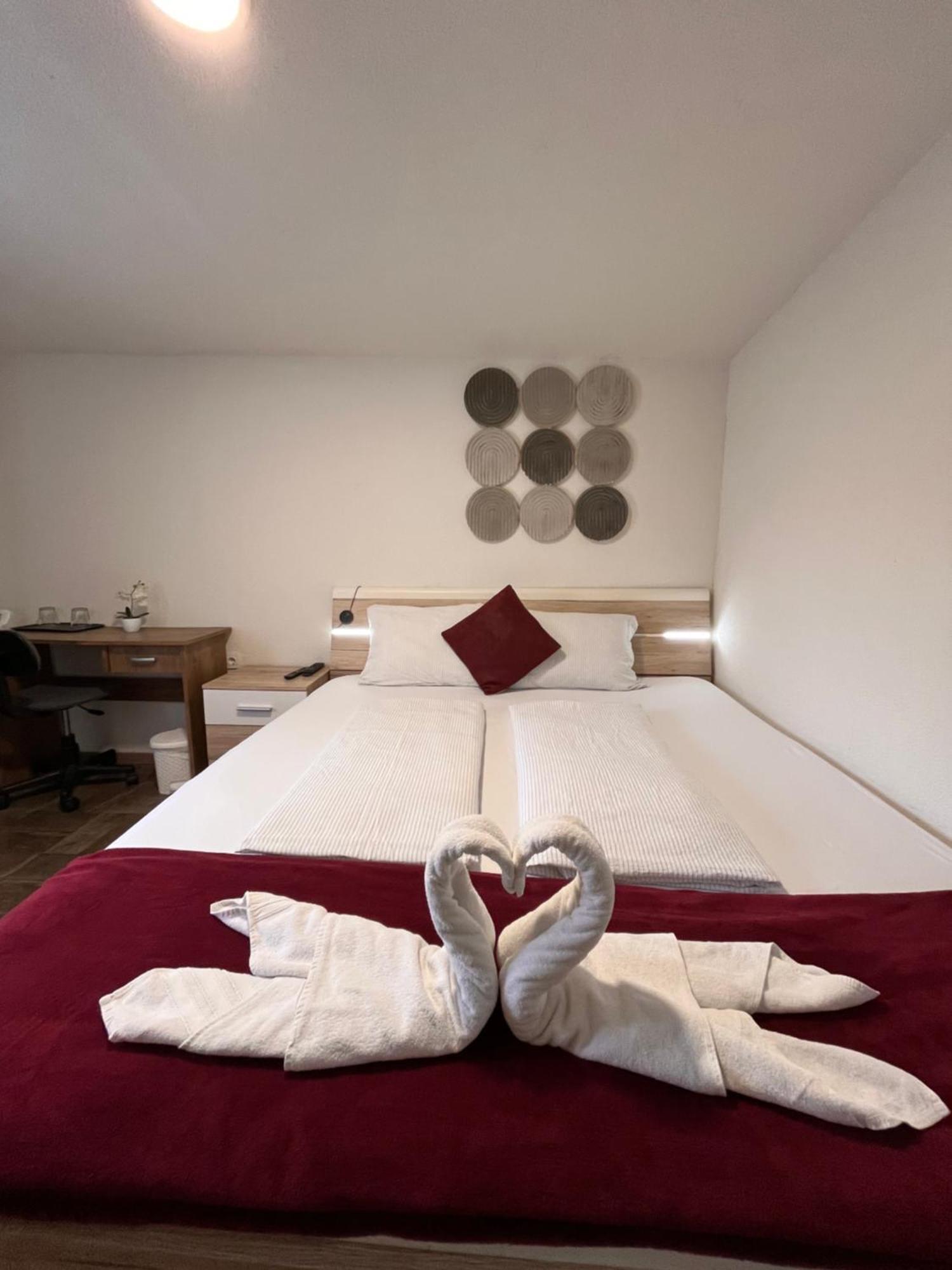 Panda Rooms Maribor Buitenkant foto