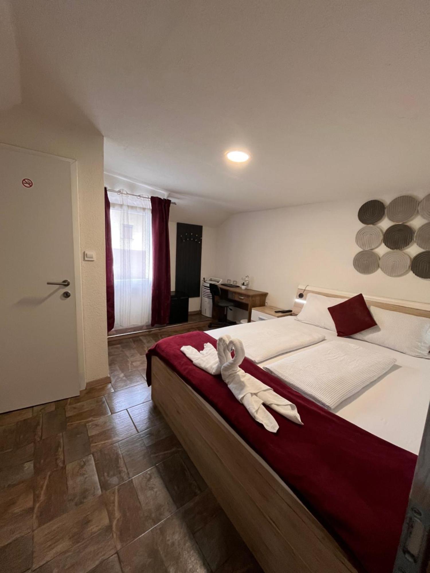 Panda Rooms Maribor Buitenkant foto