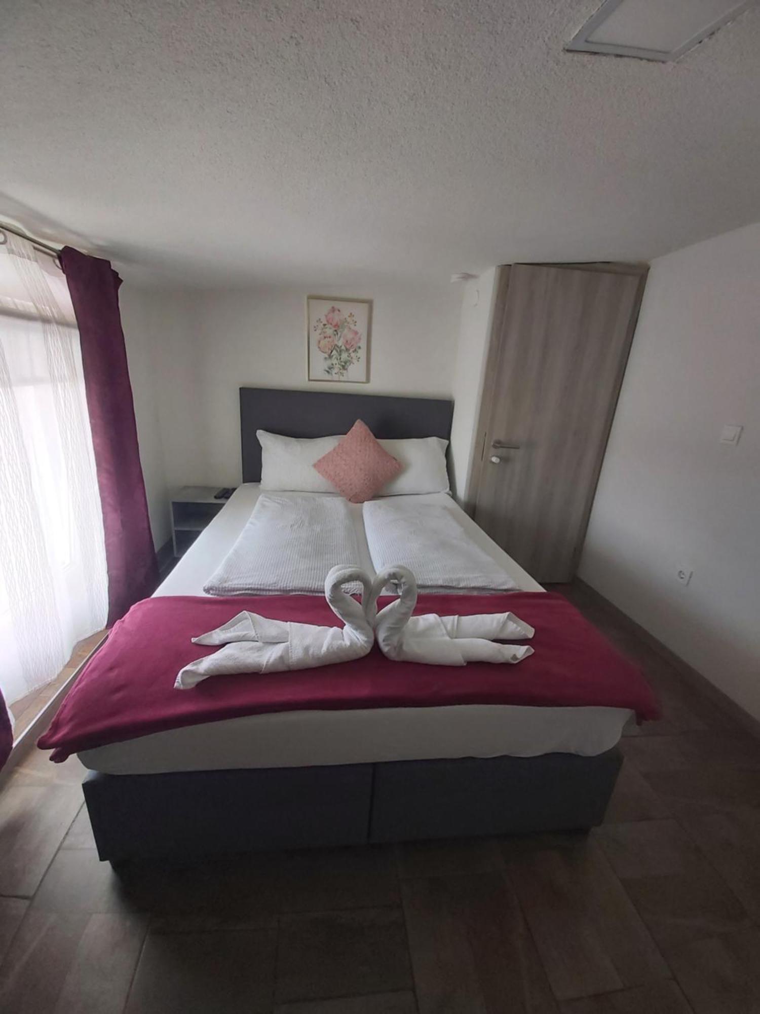 Panda Rooms Maribor Buitenkant foto