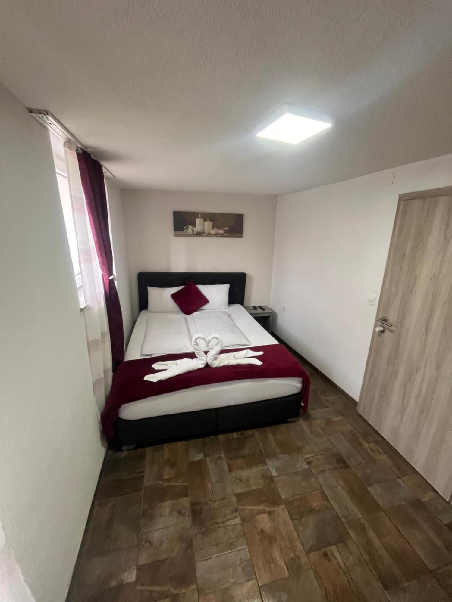 Panda Rooms Maribor Buitenkant foto